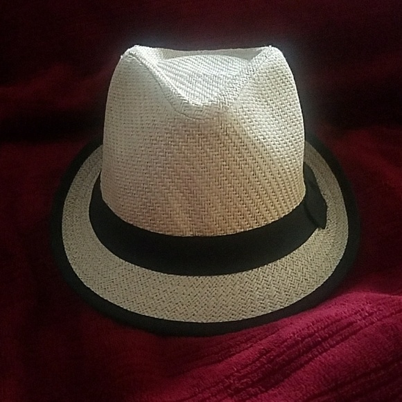 Claire's Hat - Picture 2 of 4